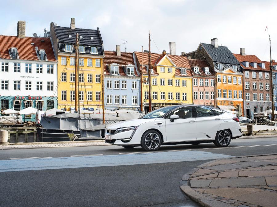  Honda Clarity Fuel Cell 2016 года  (WW) (фото 26 из 38)